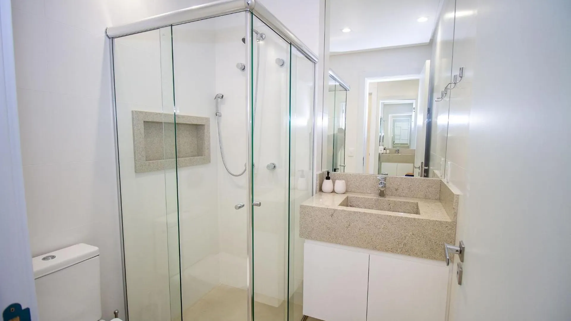 בומבינאס Barbados 302 - Excelente Apartamento 02 Suites - A Poucos Metros Da Praia De Bombas - ברזיל