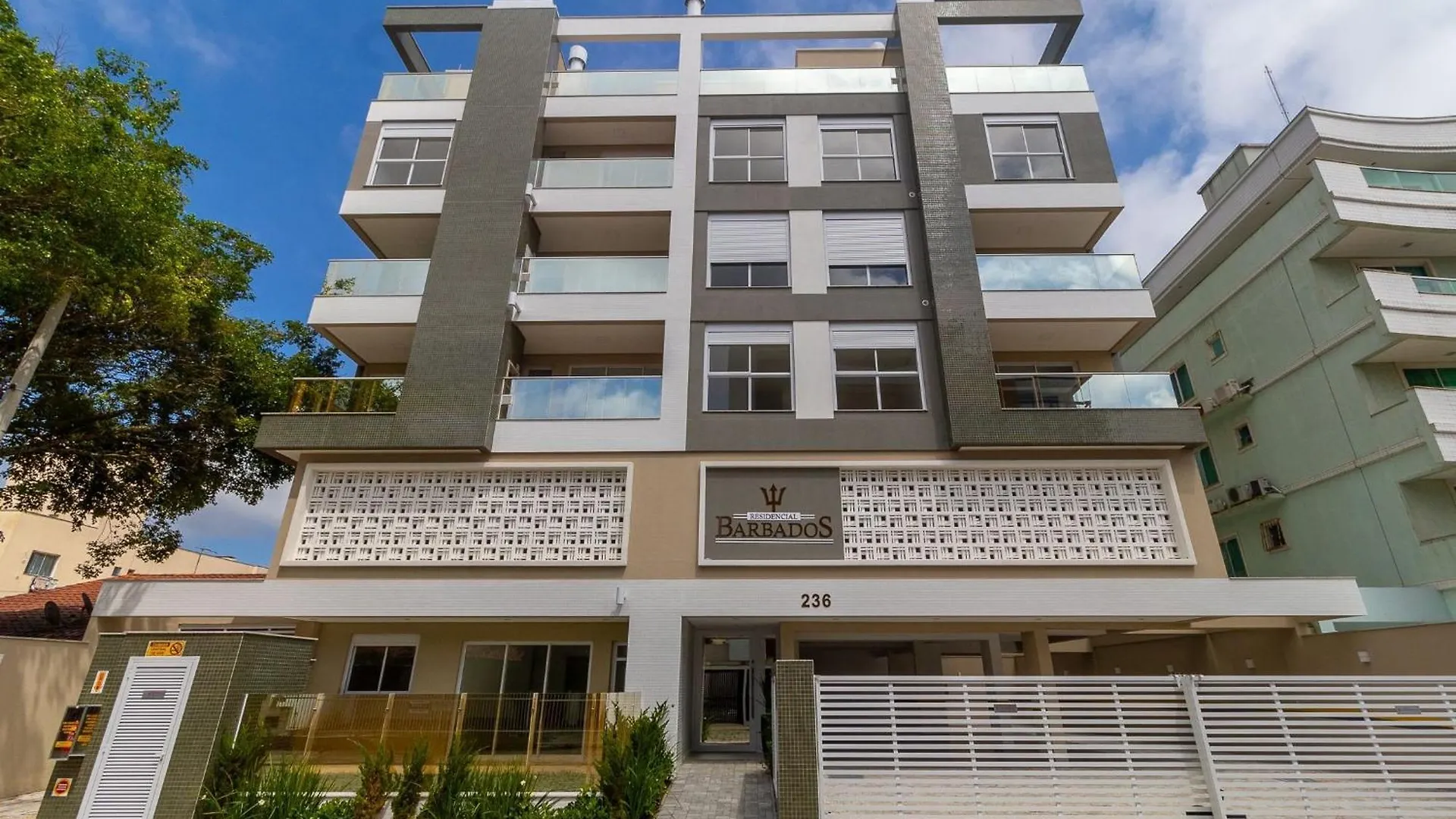 דירה בומבינאס Barbados 302 - Excelente Apartamento 02 Suites - A Poucos Metros Da Praia De Bombas -